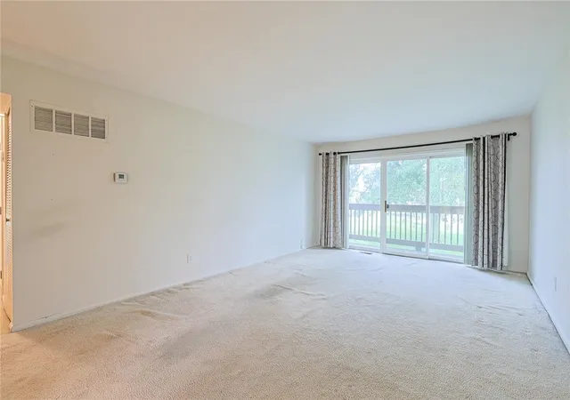 Listing Photo 4 - Condo for sale in building located at 2260 Coach Dr, Dayton, OH 45440 - Unit #D