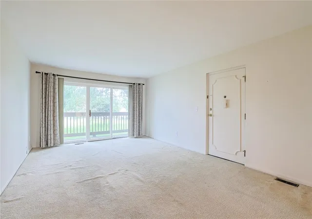 Listing Photo 5 - Condo for sale in building located at 2260 Coach Dr, Dayton, OH 45440 - Unit #D