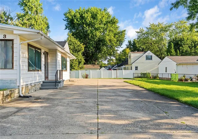 Photo 3 of Single family home for sale at 813 E Dorothy Ln, Dayton, OH 45419 | MLS# 966141 | Listing updated on 2026-09-13
