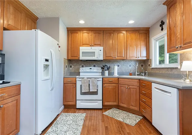 Photo 3 of Sale Pending at 3588 Roselawn Dr, Beavercreek, OH 45430 | MLS# 968357 | Listing updated on 2026-10-02