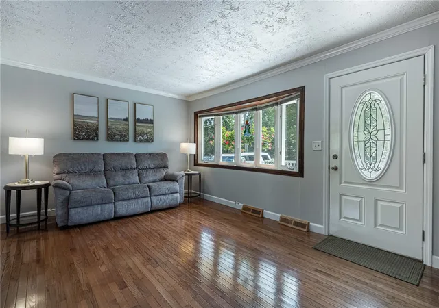 Photo 4 of Sale Pending at 3588 Roselawn Dr, Beavercreek, OH 45430 | MLS# 968357 | Listing updated on 2026-10-02