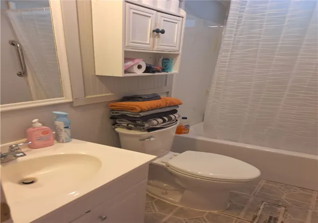 Photo 3 of Manufactured home for sale at 5230 Pinemount Cir, Miamisburg, OH 45342 | MLS# 968385 | Listing updated on 2026-09-09