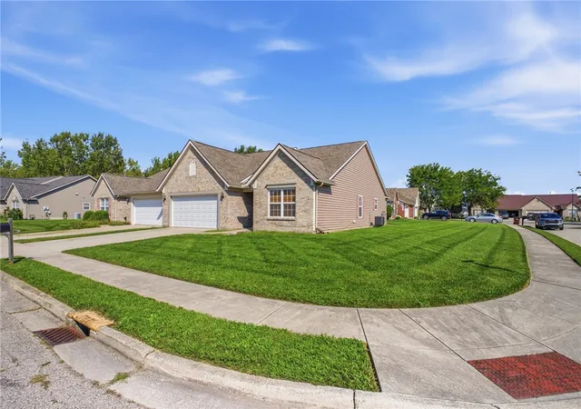 Photo 3 of Townhouse for sale at 2300 Wilshire Dr, Piqua, OH 45356 | MLS# 968382 | Listing updated on 2026-10-06