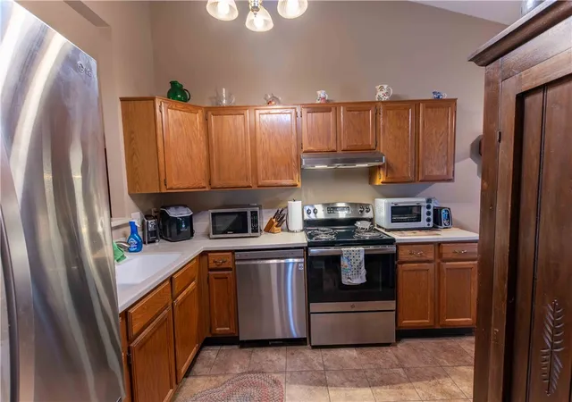 Listing Photo 3 - Condo for sale in building located at 4081 Bonita Dr, Middletown, OH 45044