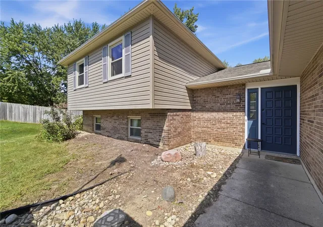 Photo 4 of Single family home for sale at 703 Bay Brooke Ct, Vandalia, OH 45377 | MLS# 968365 | Listing updated on 2026-09-09