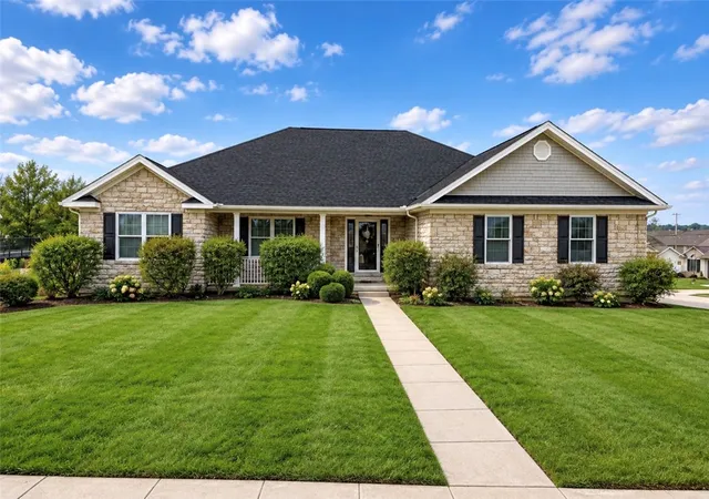 Photo 2 of Single family home for sale at 930 Oak Hl Ct, Troy, OH 45373 | MLS# 968411 | Listing updated on 2026-09-13