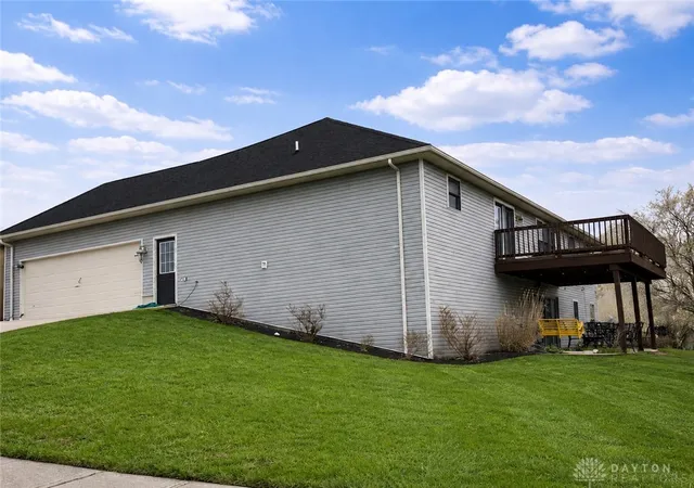 Photo 2 of Single family home for sale at 930 Oak Hl Ct, Troy, OH 45373 | MLS# 968411 | Listing updated on 2026-09-13