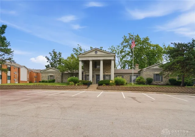 Listing Photo 2 - Condo for sale in building located at 1120 Eagle Feather Cir, West Carrollton, OH 45449 - Unit #C