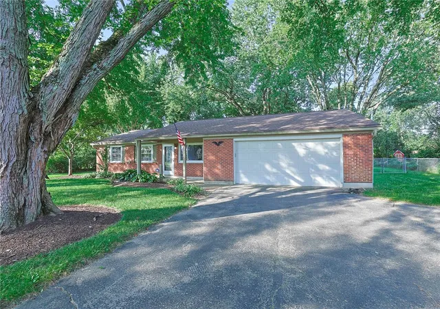Photo 2 of Single family home for sale at 1593 Kensington Dr, Bellbrook, OH 45305 | MLS# 967366 | Listing updated on 2026-09-16