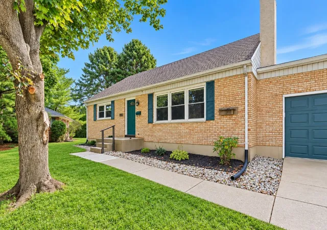 Photo 3 of Single family home for sale at 1956 Elaina Dr, Springfield, OH 45503 | MLS# 968441 | Listing updated on 2026-09-10