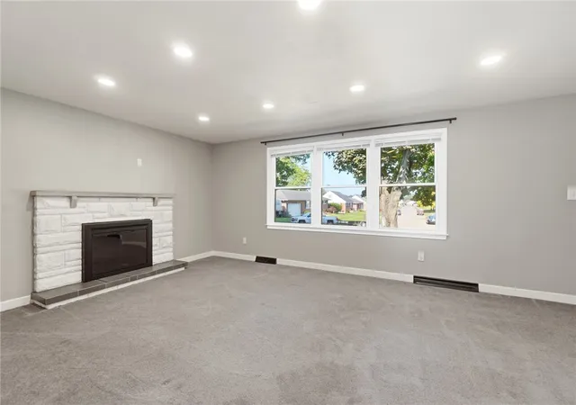 Photo 3 of Single family home for sale at 1956 Elaina Dr, Springfield, OH 45503 | MLS# 968441 | Listing updated on 2026-09-10