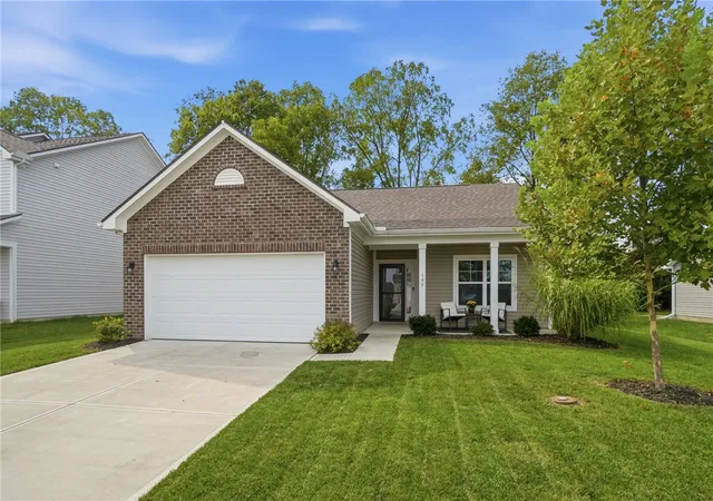 Photo 2 of Single family home for sale at 195 Riesling Dr, Englewood, OH 45322 | MLS# 968500 | Listing updated on 2026-10-01