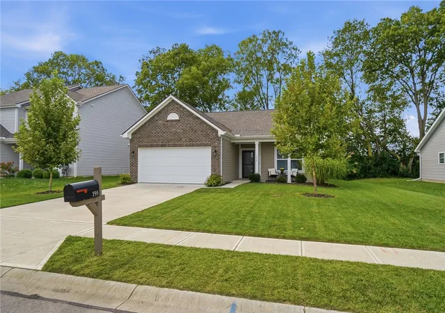 Photo 3 of Single family home for sale at 195 Riesling Dr, Englewood, OH 45322 | MLS# 968500 | Listing updated on 2026-10-01