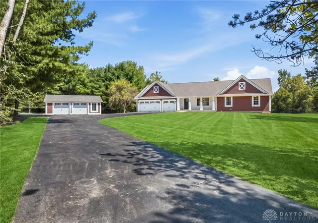 Photo 1 of Single family home for sale at 647 E Mount Pleasant Rd, Wilmington, OH 45177 | MLS# 968524 | Listing updated on 2026-09-10