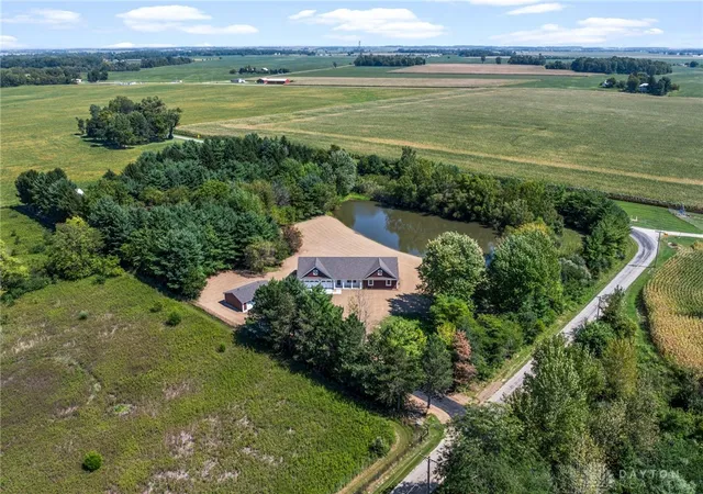 Photo 2 of Single family home for sale at 647 E Mount Pleasant Rd, Wilmington, OH 45177 | MLS# 968524 | Listing updated on 2026-09-10
