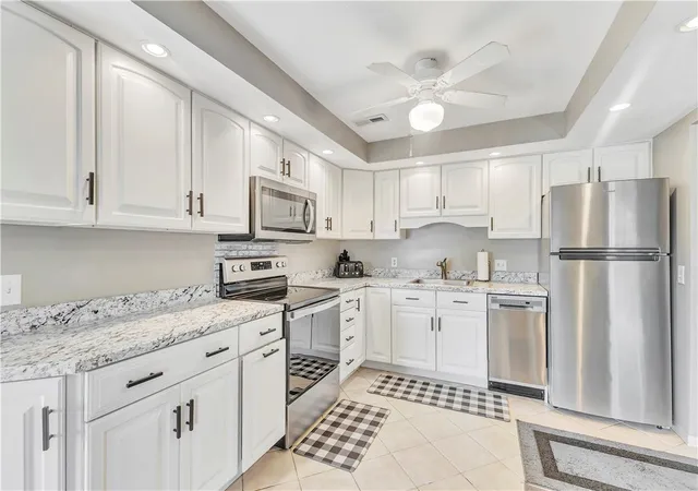 Listing Photo 4 - Condo for sale in building located at 8775 Washington Colony Dr, Dayton, OH 45458