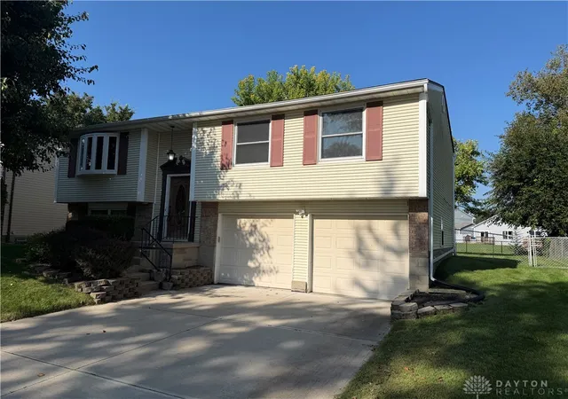 Photo 2 of Single family home for sale at 134 Marrett Farm Rd, Englewood, OH 45322 | MLS# 968473 | Listing updated on 2026-09-28