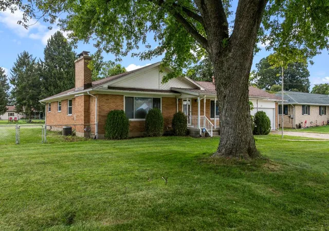 Photo 4 of Single family home for sale at 195 Countryside Dr, Enon, OH 45323 | MLS# 968325 | Listing updated on 2026-09-10