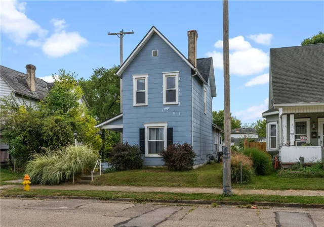Photo 2 of Single family home for sale at 1217 W Mulberry St, Springfield, OH 45506 | MLS# 968545 | Listing updated on 2026-09-10