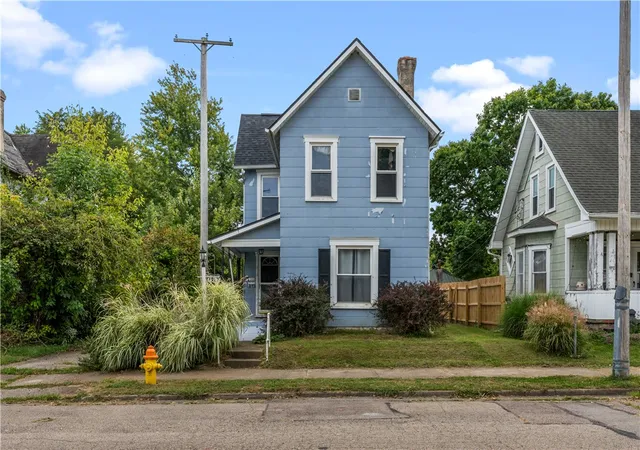 Photo 3 of Single family home for sale at 1217 W Mulberry St, Springfield, OH 45506 | MLS# 968545 | Listing updated on 2026-09-10