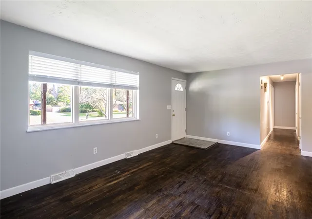 Photo 2 of Sale Pending at 3555 Knollwood Dr, Beavercreek, OH 45432 | MLS# 968407 | Listing updated on 2026-10-06