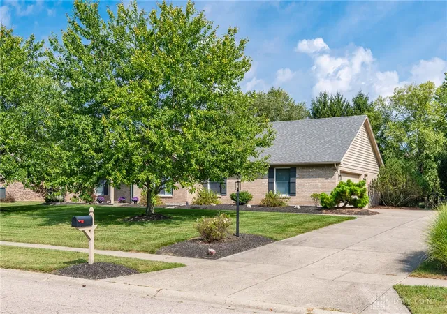 Photo 2 of Sale Pending at 2875 Cobblestone Xing Ct, Dayton, OH 45458 | MLS# 967798 | Listing updated on 2026-09-11