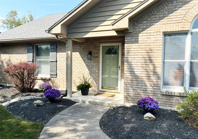 Photo 4 of Sale Pending at 2875 Cobblestone Xing Ct, Dayton, OH 45458 | MLS# 967798 | Listing updated on 2026-09-11