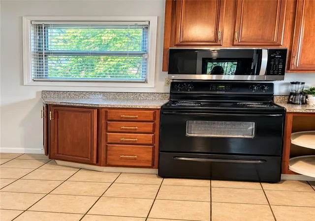 Photo 8 of Single family home for sale at 2520 Baywood St, Dayton, OH 45406 | MLS# 968563 | Listing updated on 2026-09-17