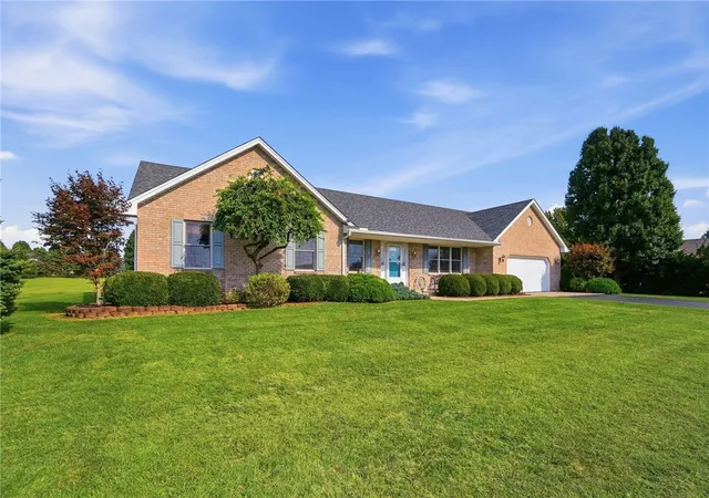 Photo 3 of Single family home for sale at 135 Country Manor Dr, Wilmington, OH 45177 | MLS# 968574 | Listing updated on 2026-09-14