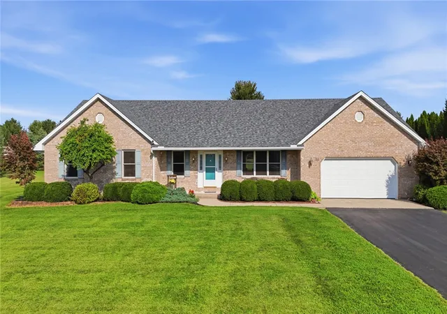 Photo 4 of Single family home for sale at 135 Country Manor Dr, Wilmington, OH 45177 | MLS# 968574 | Listing updated on 2026-09-14