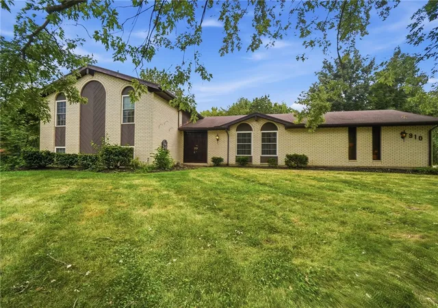 Single family home for sale at 910 Sunnycreek Dr, Dayton, OH 45458 | MLS# 968556