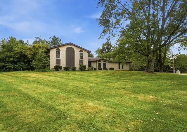 Photo 3 of Single family home for sale at 910 Sunnycreek Dr, Dayton, OH 45458 | MLS# 968556 | Listing updated on 2026-09-23