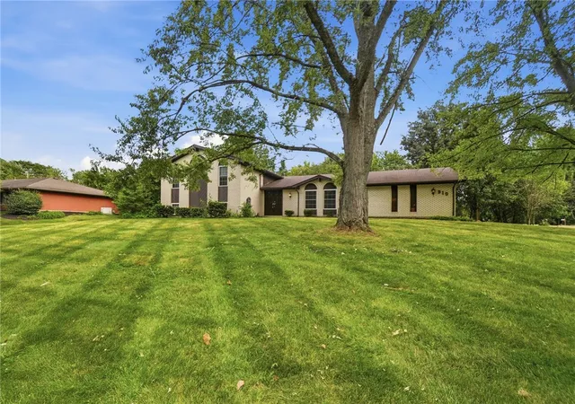 Photo 4 of Single family home for sale at 910 Sunnycreek Dr, Dayton, OH 45458 | MLS# 968556 | Listing updated on 2026-09-23