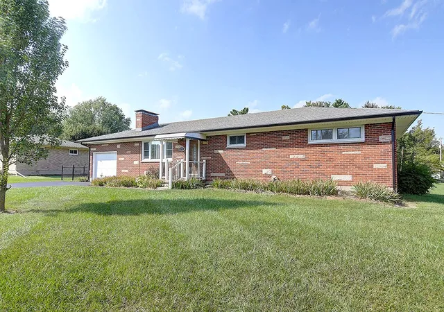Photo 2 of Single family home for sale at 2752 Danbury Rd, Springfield, OH 45505 | MLS# 968541 | Listing updated on 2026-09-10