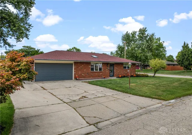 Photo 3 of Single family home for sale at 6125 Imperial Hills Dr, Dayton, OH 45414 | MLS# 968442 | Listing updated on 2026-10-05