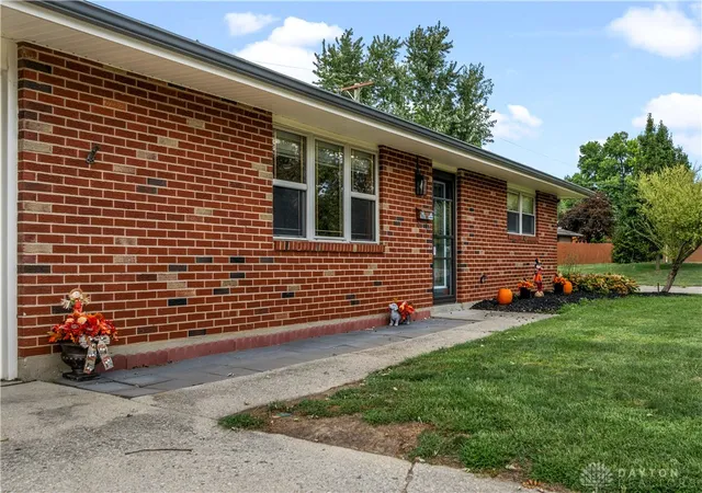 Photo 4 of Single family home for sale at 6125 Imperial Hills Dr, Dayton, OH 45414 | MLS# 968442 | Listing updated on 2026-10-05