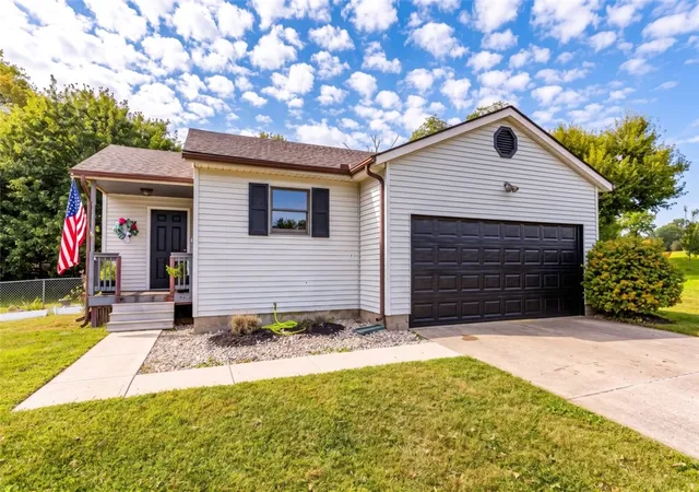Photo 2 of Single family home for sale at 19 Edmon Ct, Lebanon, OH 45036 | MLS# 968590 | Listing updated on 2026-09-10