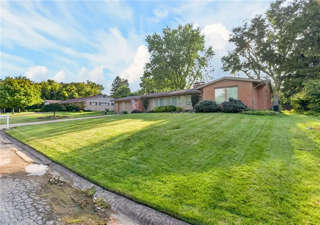 Photo 2 of Single family home for sale at 1312 Stratford Dr, Piqua, OH 45356 | MLS# 968615 | Listing updated on 2026-09-13
