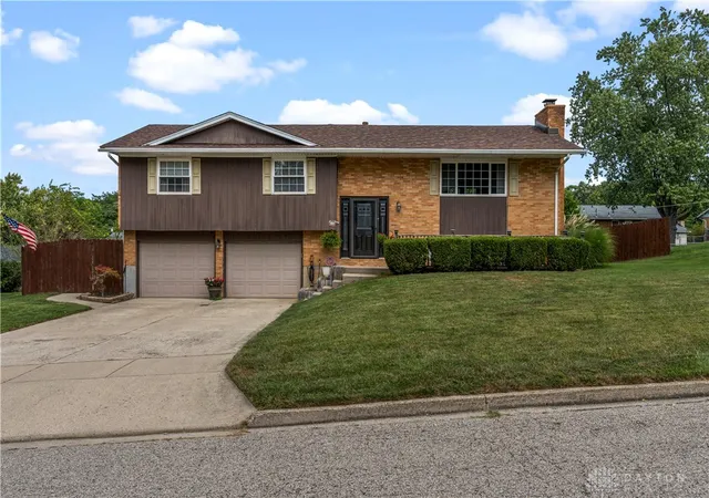 Photo 2 of Single family home for sale at 345 Harpwood Dr, Franklin, OH 45005 | MLS# 968573 | Listing updated on 2026-09-13