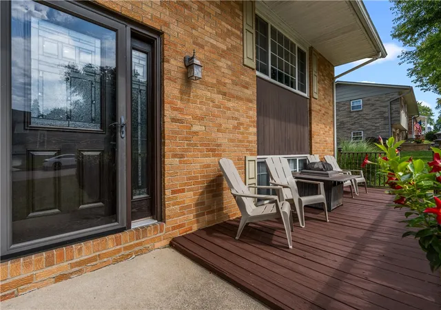 Photo 2 of Single family home for sale at 345 Harpwood Dr, Franklin, OH 45005 | MLS# 968573 | Listing updated on 2026-09-13