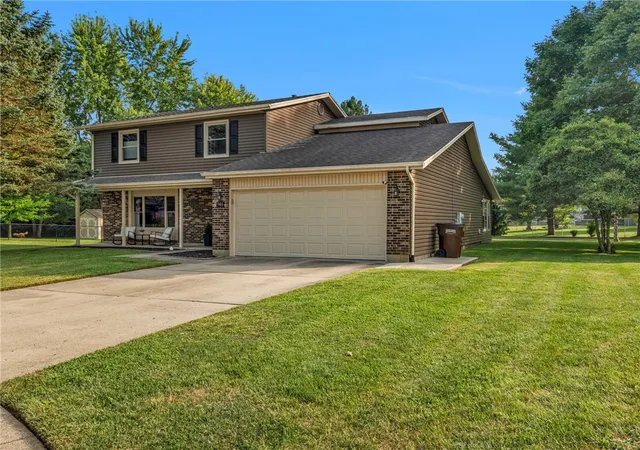 Photo 3 of Single family home for sale at 946 Wenlock Ct, Fairborn, OH 45324 | MLS# 968428 | Listing updated on 2026-09-19