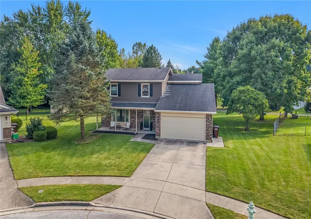 Photo 3 of Single family home for sale at 946 Wenlock Ct, Fairborn, OH 45324 | MLS# 968428 | Listing updated on 2026-09-19