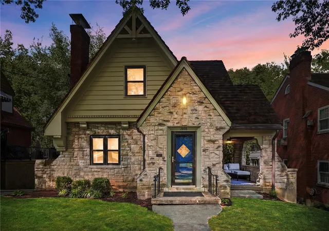 Photo 1 of Sale Pending at 2898 Temple Ave, Cincinnati, OH 45211 | MLS# 968645 | Listing updated on 2026-09-14