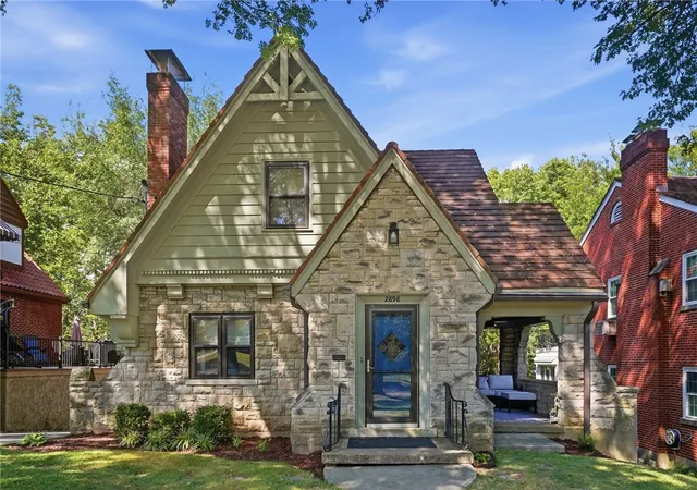 Photo 2 of Sale Pending at 2898 Temple Ave, Cincinnati, OH 45211 | MLS# 968645 | Listing updated on 2026-09-14