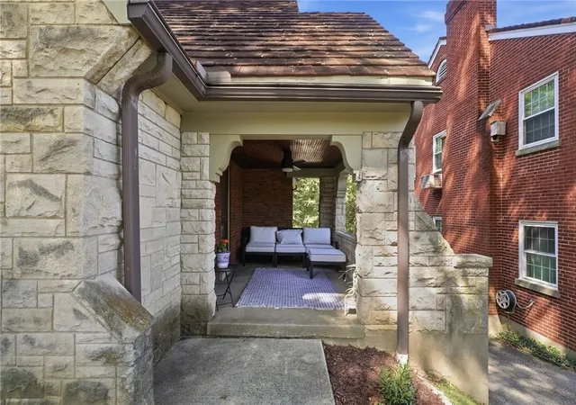 Photo 4 of Sale Pending at 2898 Temple Ave, Cincinnati, OH 45211 | MLS# 968645 | Listing updated on 2026-09-14