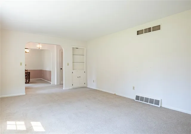 Photo 4 of Single family home for sale at 1553 Red Oak Rd, Dayton, OH 45432 | MLS# 968606 | Listing updated on 2026-09-11