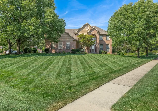 Photo 2 of Sale Pending at 10 Stonebrook Ct, Springboro, OH 45066 | MLS# 968512 | Listing updated on 2026-09-15