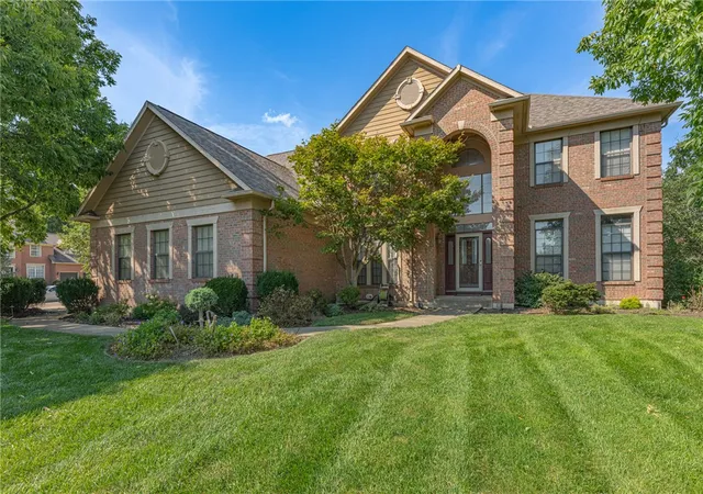 Photo 3 of Sale Pending at 10 Stonebrook Ct, Springboro, OH 45066 | MLS# 968512 | Listing updated on 2026-09-15