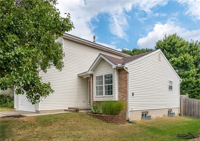 Photo 3 of Single family home for sale at 926 Arthur St, Trenton, OH 45067 | MLS# 968668 | Listing updated on 2026-10-04