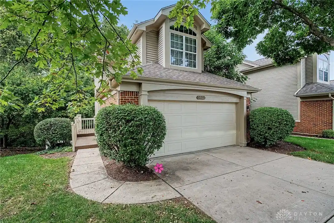 Listing Photo 1 - Condo for sale in 3932 W Smt Ridge Dr located at 3932 W Smt Ridge Dr, Beavercreek, OH 45430 - Unit 3932 W Summit Ridge Dr